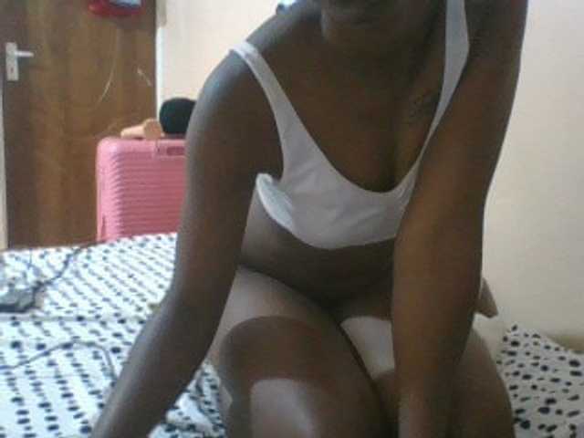 Petitecutie live cam on BongaCams