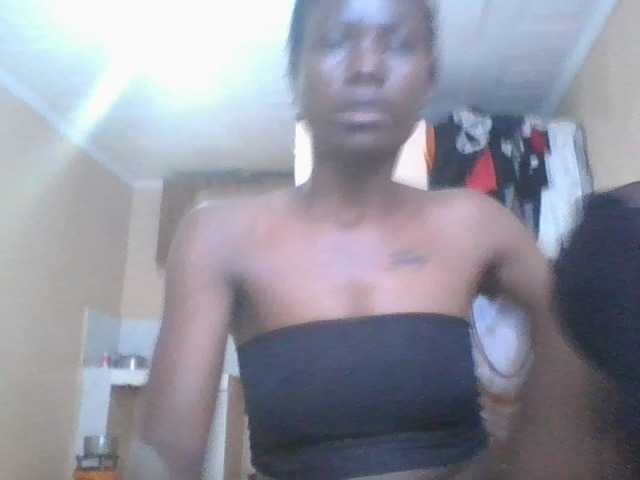 Petitecutie live cam on BongaCams