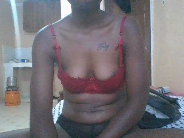 Petitecutie live cam on BongaCams