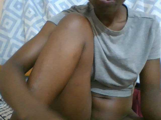 Petitecutie live cam on BongaCams