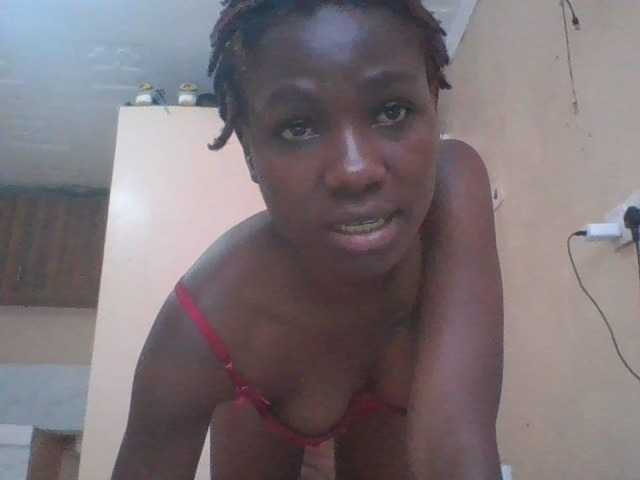 Petitecutie live cam on BongaCams