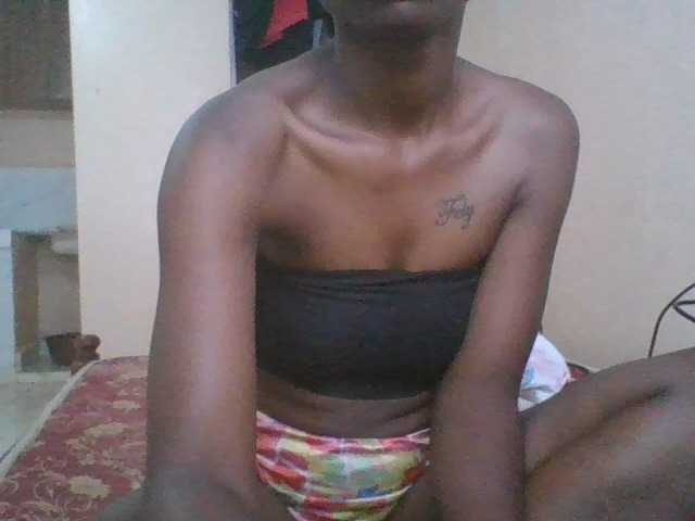 Petitecutie live cam on BongaCams