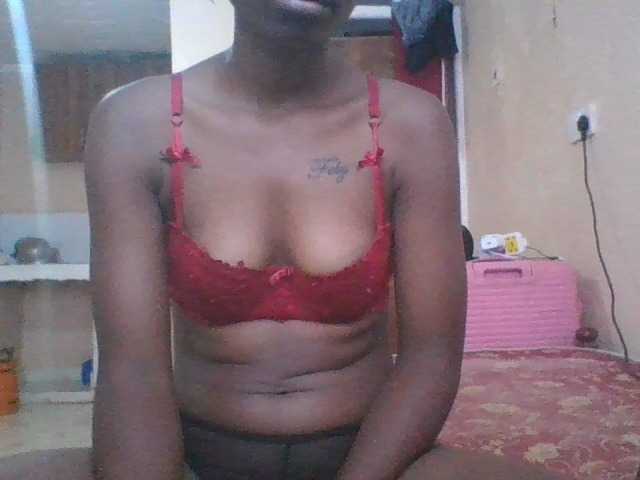 Petitecutie live cam on BongaCams