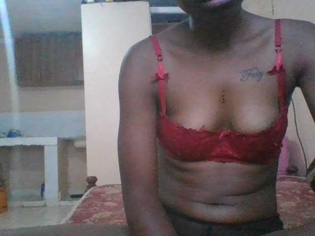Petitecutie live cam on BongaCams