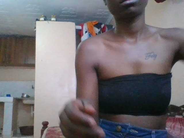 Petitecutie live cam on BongaCams