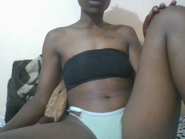 Petitecutie live cam on BongaCams