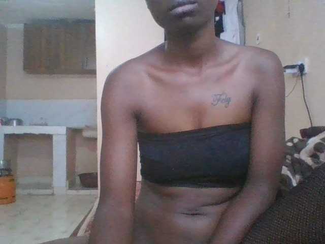 Petitecutie live cam on BongaCams