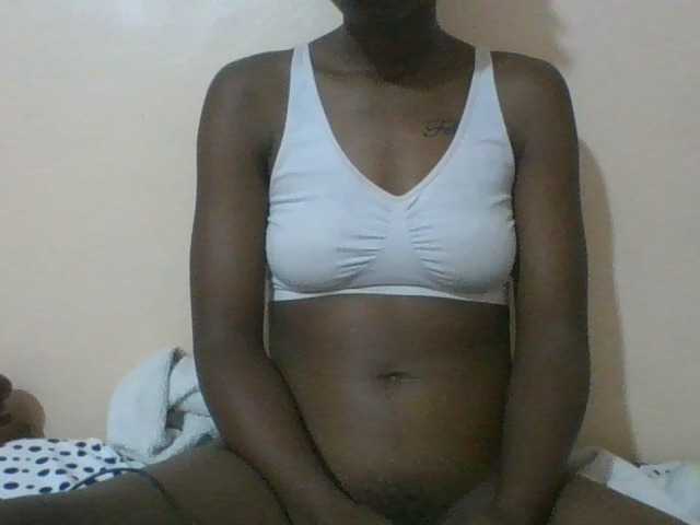 Petitecutie live cam on BongaCams