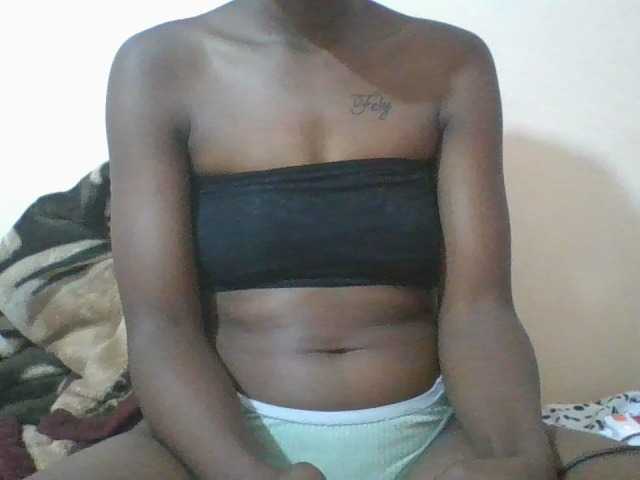Petitecutie live cam on BongaCams