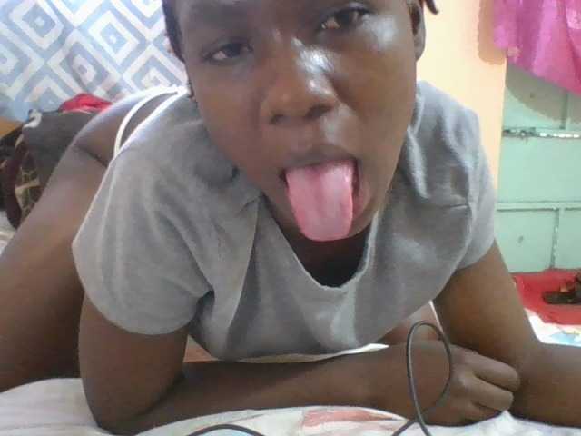 Petitecutie live cam on BongaCams