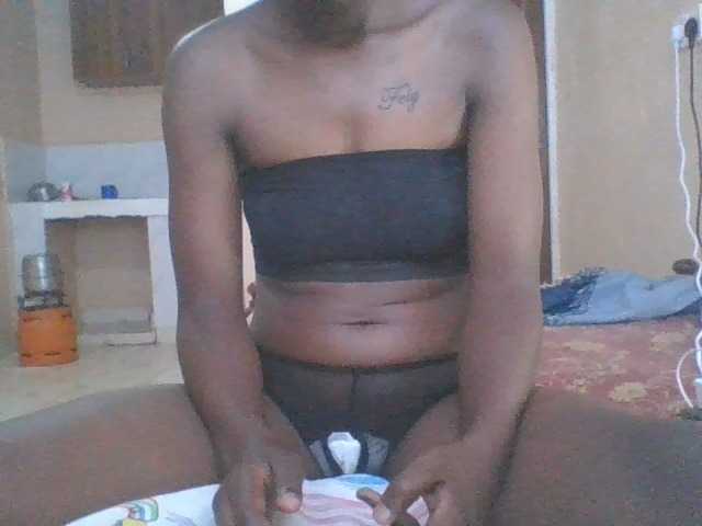 Petitecutie live cam on BongaCams