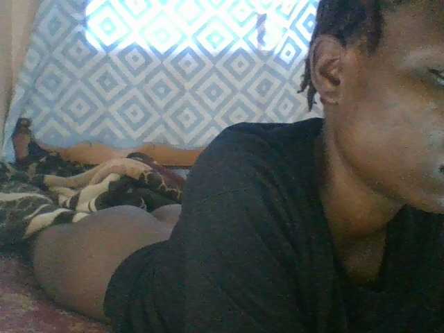 Petitecutie live cam on BongaCams
