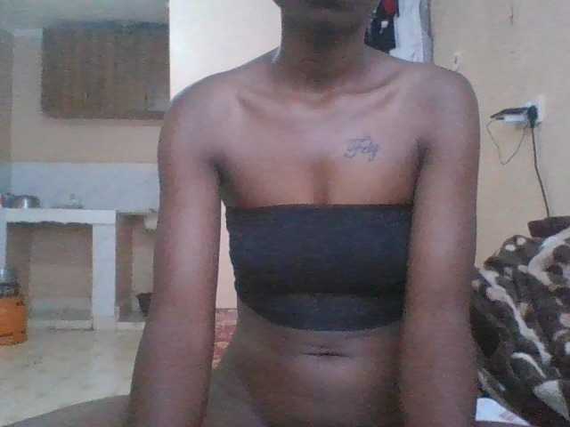 Petitecutie live cam on BongaCams