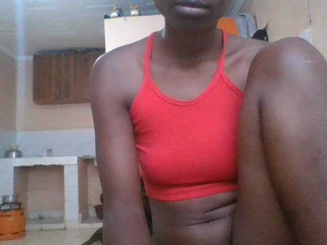 Petitecutie live cam on BongaCams