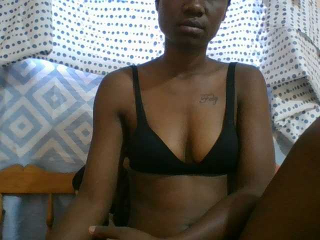 Petitecutie live cam on BongaCams