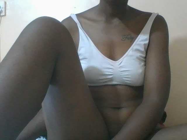 Petitecutie live cam on BongaCams