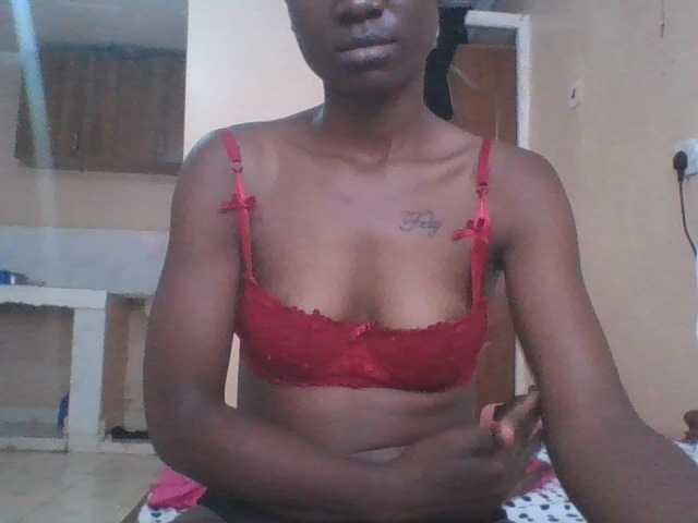 Petitecutie live cam on BongaCams