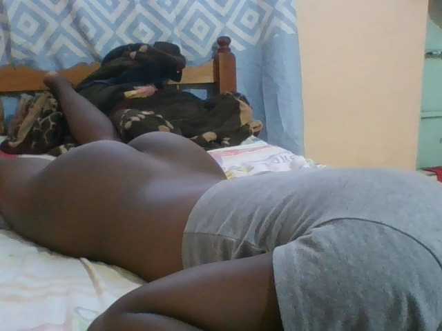 Petitecutie live cam on BongaCams