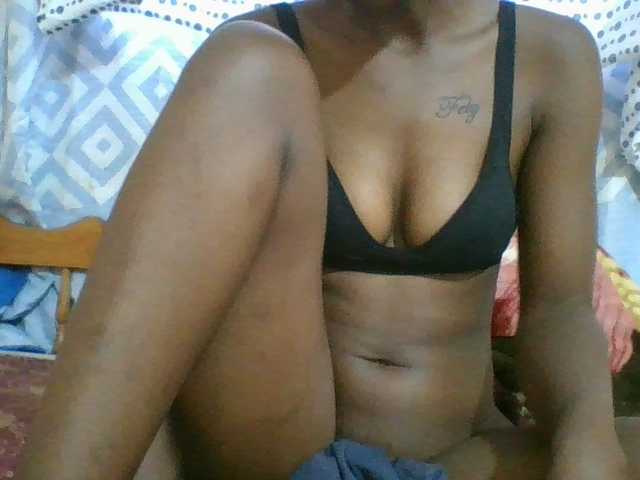 Petitecutie live cam on BongaCams