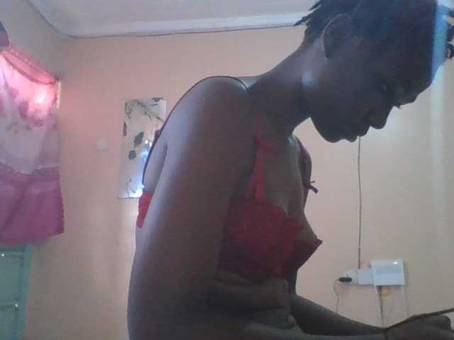 Petitecutie live cam on BongaCams