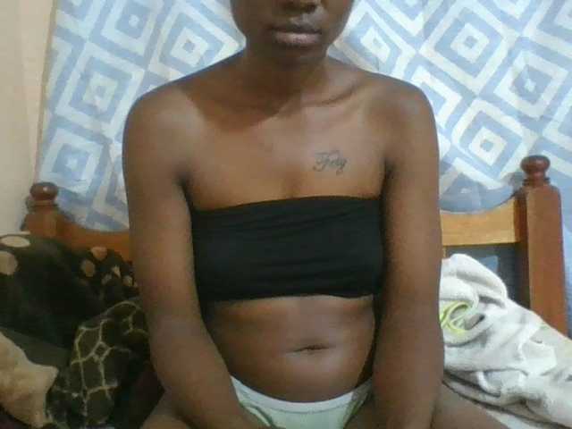 Petitecutie live cam on BongaCams