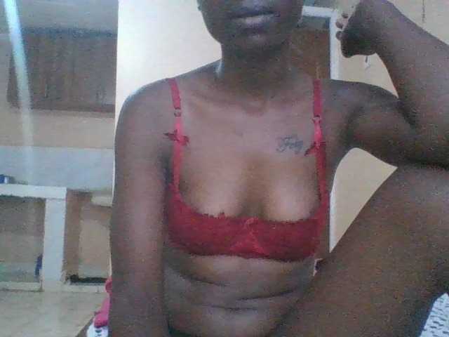 Petitecutie live cam on BongaCams