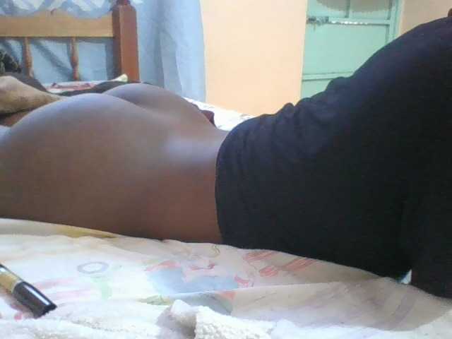 Petitecutie live cam on BongaCams