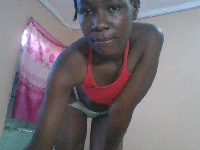 Petitecutie live cam on BongaCams