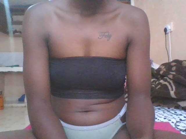 Petitecutie live cam on BongaCams