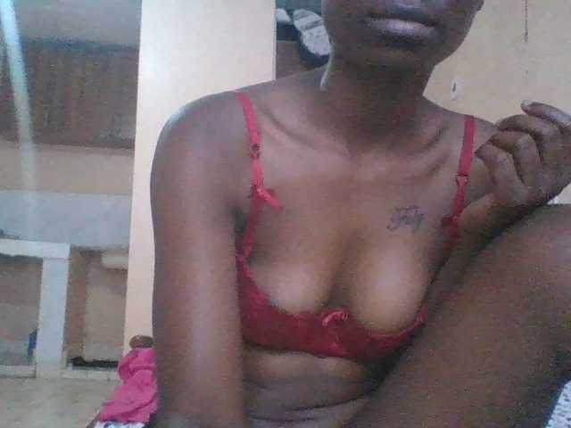 Petitecutie live cam on BongaCams