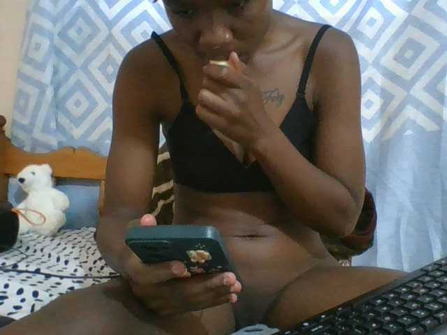 Petitecutie live cam on BongaCams