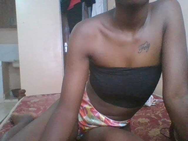 Petitecutie live cam on BongaCams