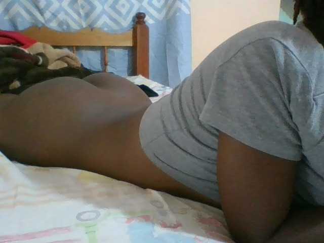 Petitecutie live cam on BongaCams