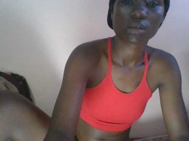 Petitecutie live cam on BongaCams