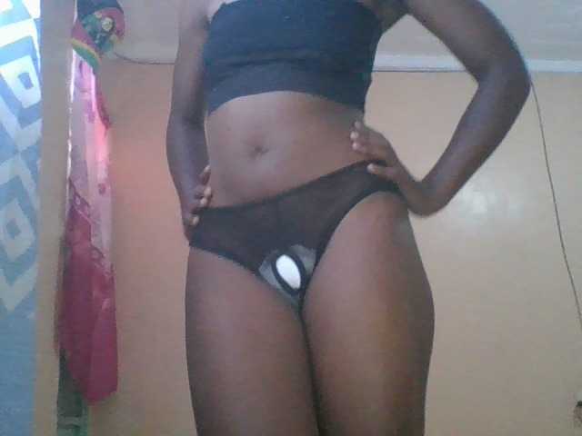 Petitecutie live cam on BongaCams