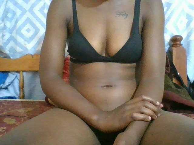 Petitecutie live cam on BongaCams