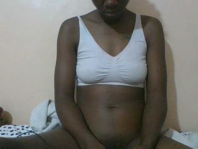 Petitecutie live cam on BongaCams