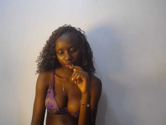 Cherrydoll8 live cam on BongaCams