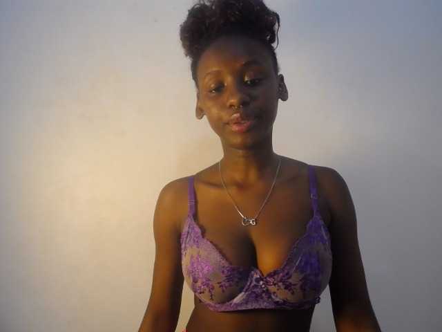 Cherrydoll8 live cam on BongaCams