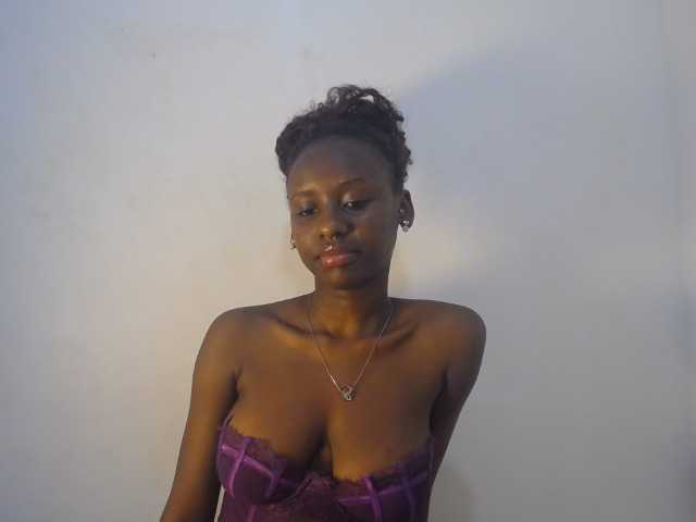 Cherrydoll8 live cam on BongaCams