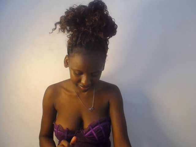 Cherrydoll8 live cam on BongaCams
