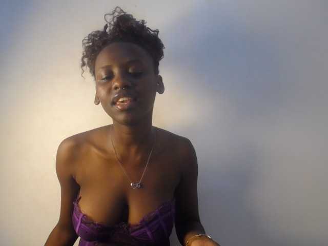 Cherrydoll8 live cam on BongaCams