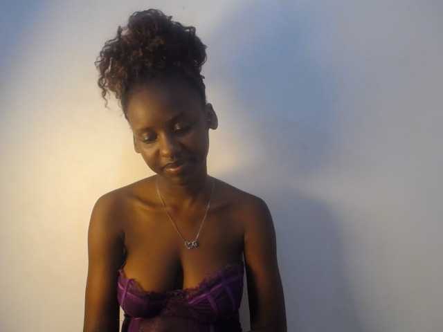 Cherrydoll8 live cam on BongaCams