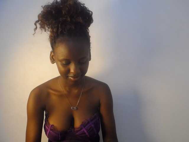 Cherrydoll8 live cam on BongaCams