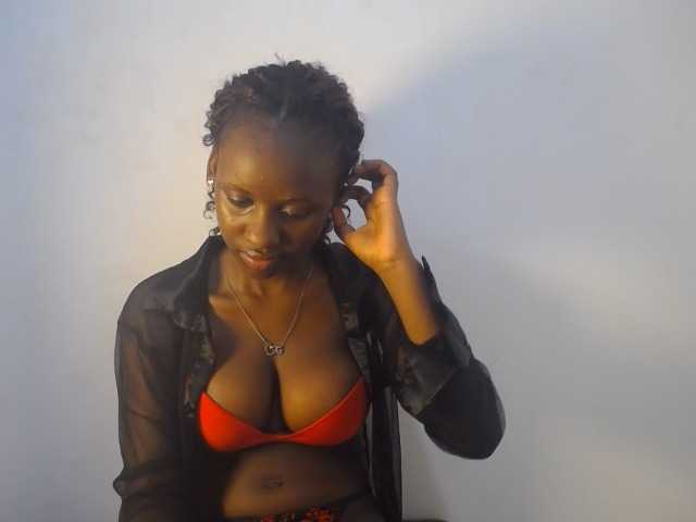 Cherrydoll8 live cam on BongaCams