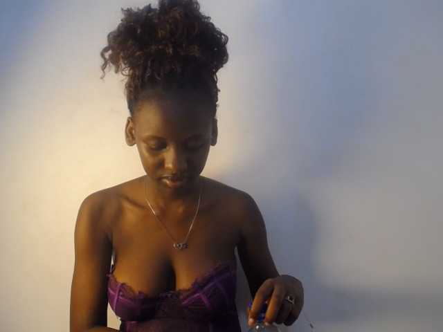 Cherrydoll8 live cam on BongaCams
