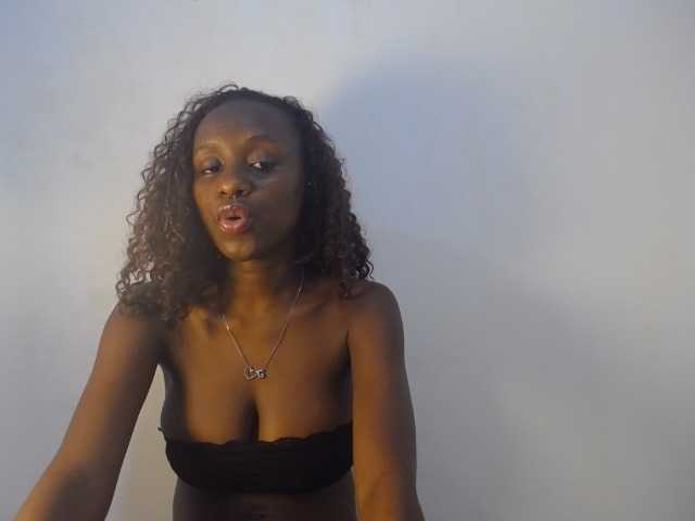 Cherrydoll8 live cam on BongaCams
