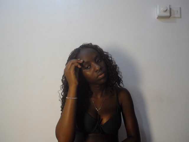 Cherrydoll8 live cam on BongaCams