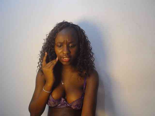Cherrydoll8 webcam