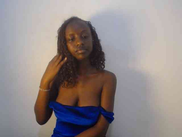 Cherrydoll8 webcam